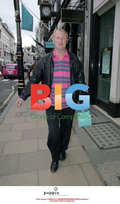 Chris Tarrant Spotted Shopping at Tiffany's