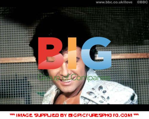 Actor Wins Award at Celebrity Gala