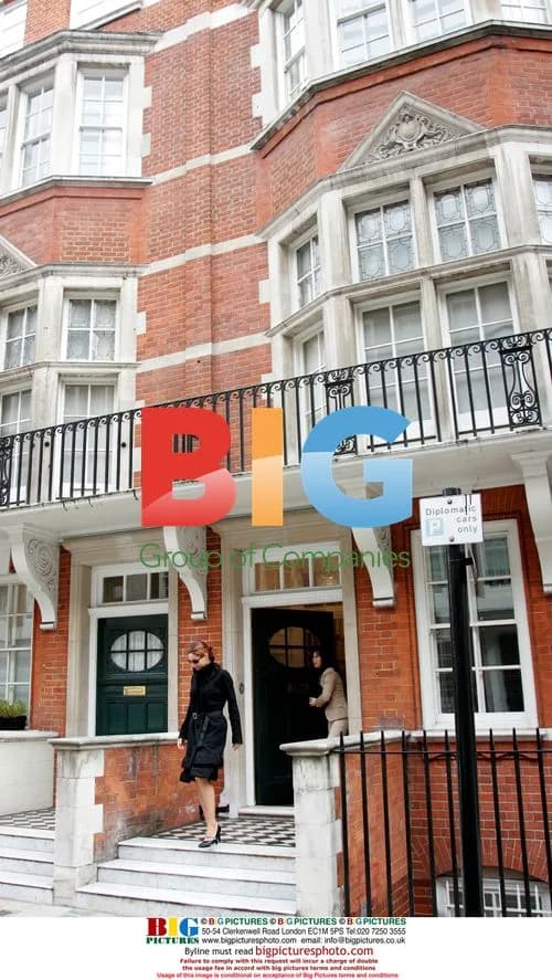 Kelly Brook House Hunting in London