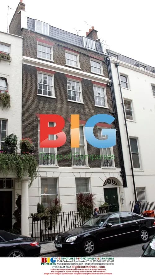 Kelly Brook House Hunting in London