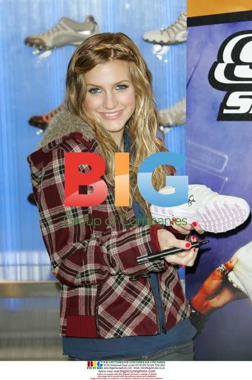 Ashlee Simpson at Skechers Photocall