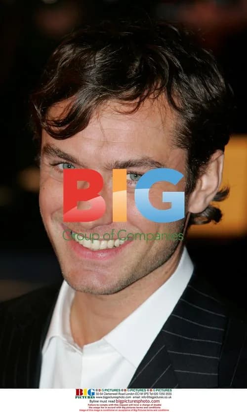 Jude Law at "Breaking and Entering" Premiere