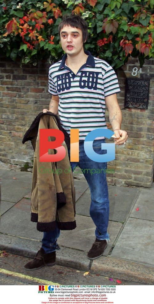 Pete Doherty leaves Kate Moss' house