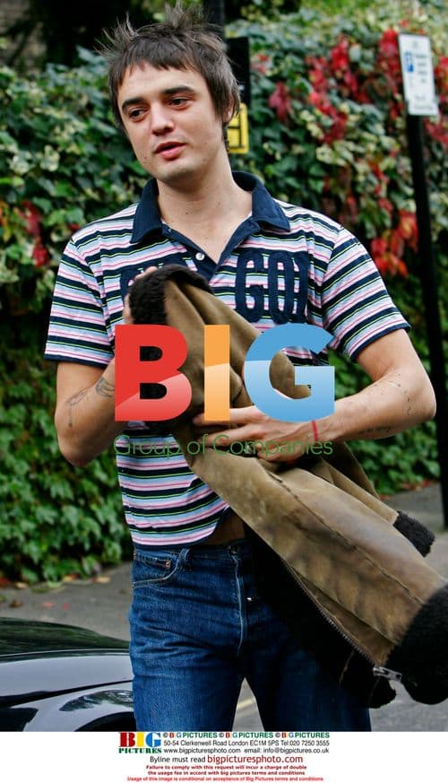 Pete Doherty leaves Kate Moss' house