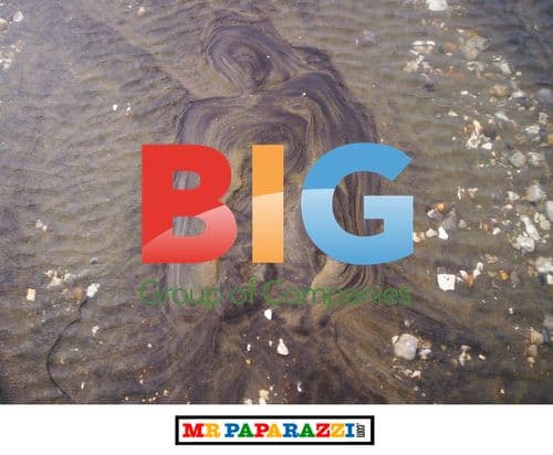 Luke Wilson Sees Mysterious Sand Art on Beach