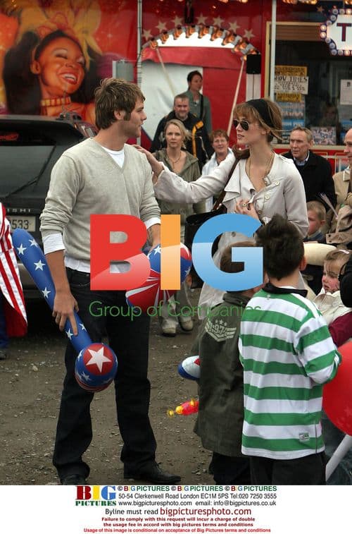Brian McFadden at Las Vegas circus in Swords with kids