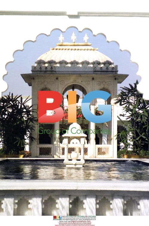 Brad Pitt proposes to Angelina Jolie at Taj Lake Palace