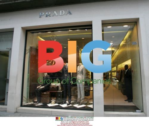 Oasis' Noel Gallagher and girlfriend shopping