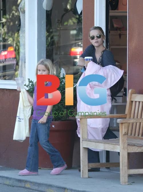 Reese Witherspoon and daughter out shopping