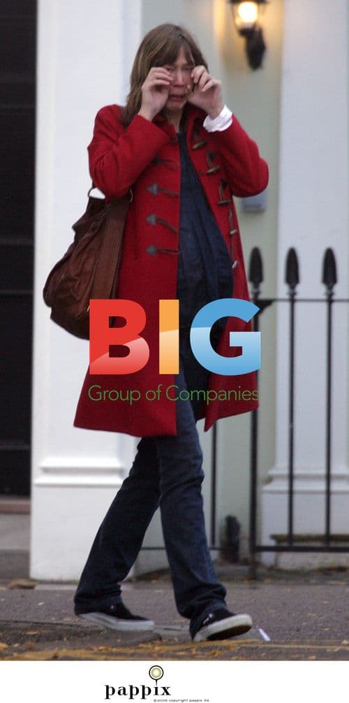 Pregnant Beth Orton Cries in London