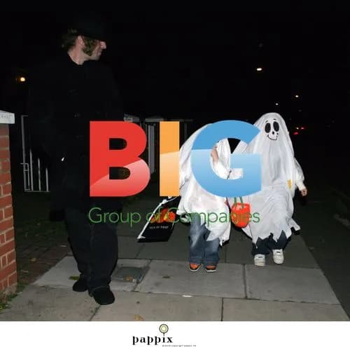 Liam Gallagher goes trick-or-treating with kids
