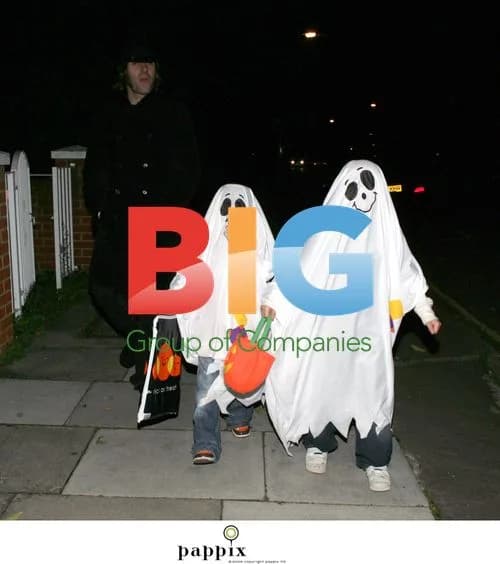 Liam Gallagher and kids go trick-or-treating