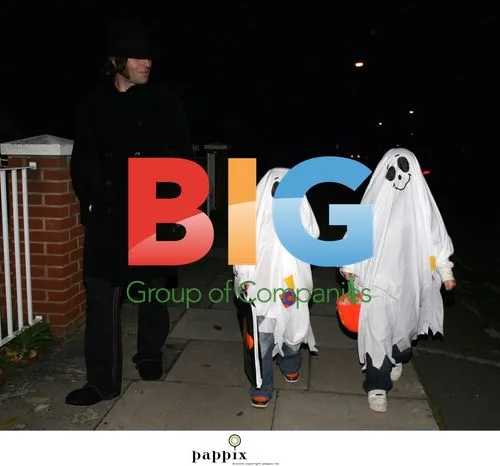 Liam Gallagher with kids trick-or-treating