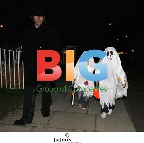 Liam Gallagher takes kids trick-or-treating
