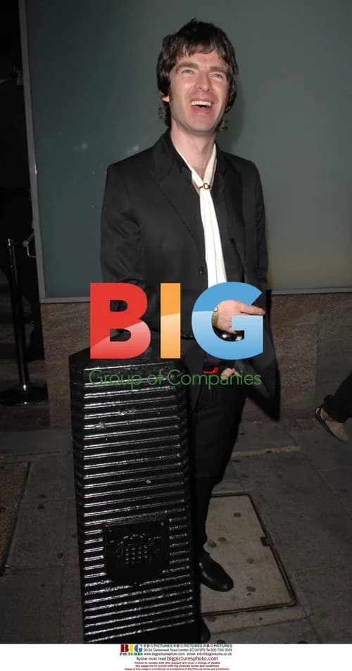 Noel Gallagher leaves Q awards 2006 after party