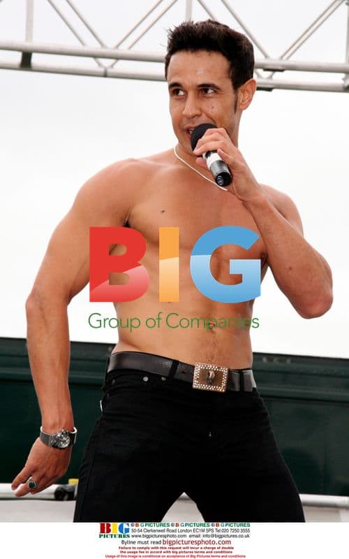 Chico Performs at Wiltshire Funday