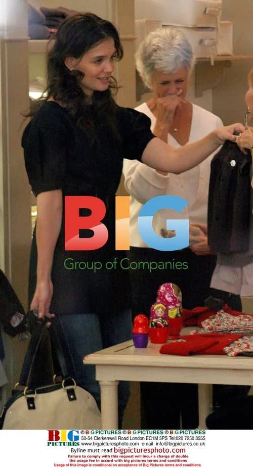 Katie Holmes shopping after Baby