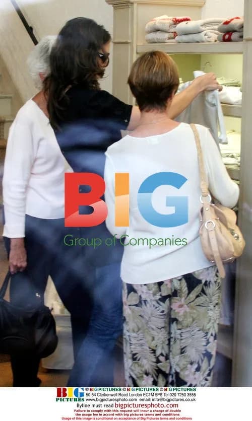 Katie Holmes goes shopping with family