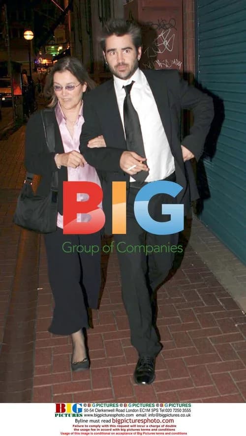 Colin Farrell out to dinner with family