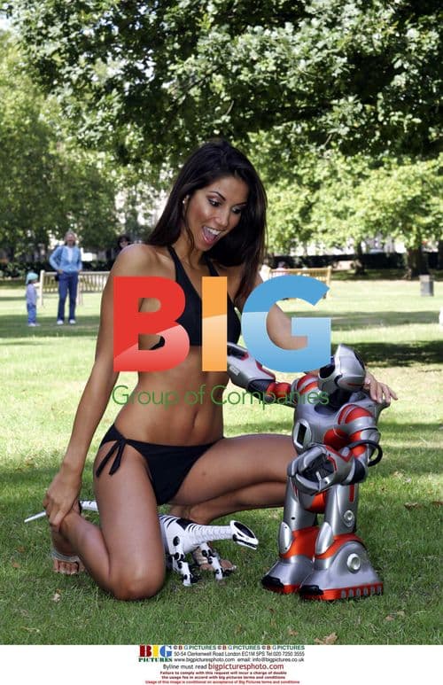 Leilani shows off hot robots