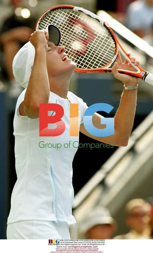 Justine Henin-Hardenne reacts after US Open semifinal