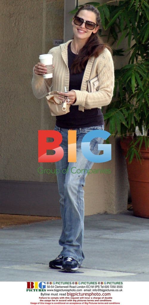 Jennifer Garner Out in Brentwood with Friend