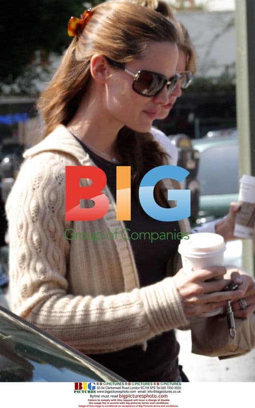 Jennifer Garner Out Shopping in Brentwood