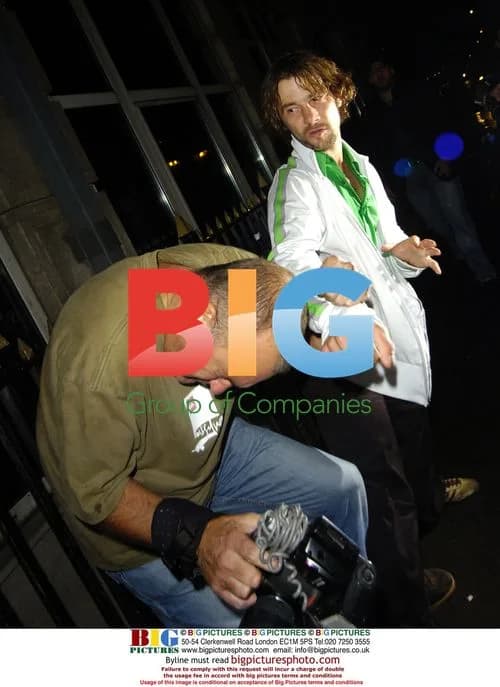 Singer Jay Kay assaults paparazzi