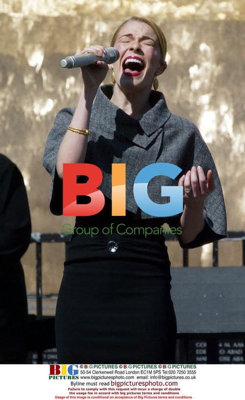 LeAnn Rimes Sings Anthem at Terrorism Statue Dedication