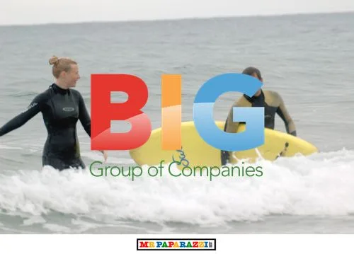 Gwyneth Paltrow Surfing Lesson in Cornwall