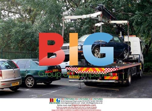 Pete Doherty's car towed by bailiffs