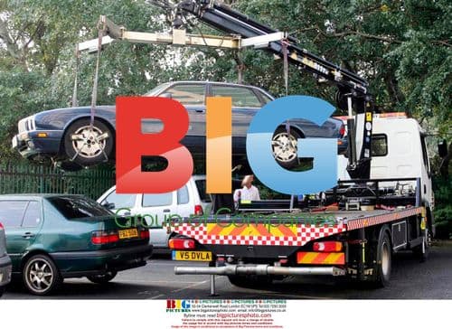 Pete Doherty's car towed by bailiffs