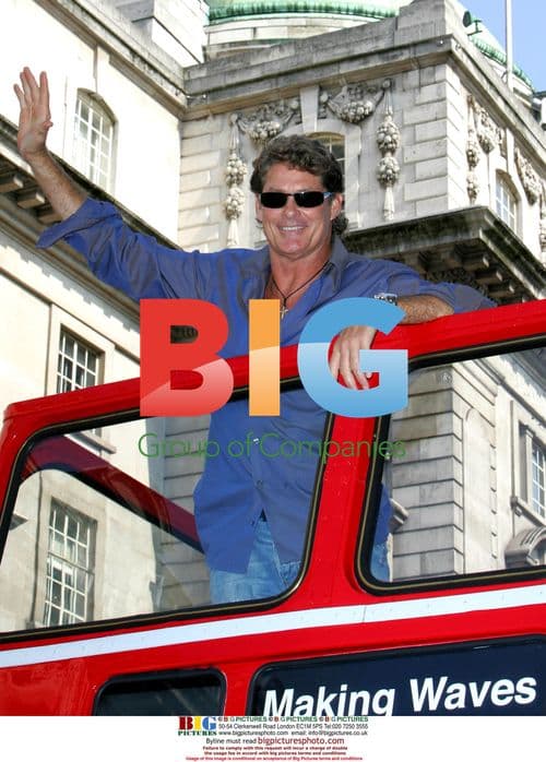 David Hasselhoff Signs Autobiography