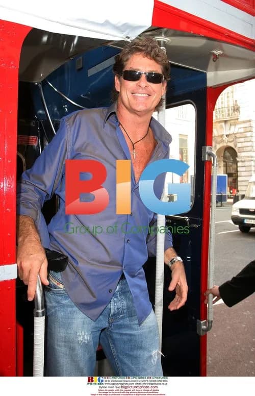 David Hasselhoff Signs Autobiography