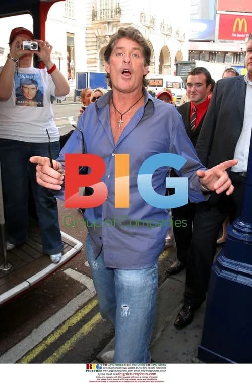 David Hasselhoff Arrives to Sign Autobiography