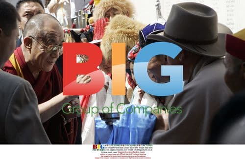 The Dalai Lama Greets Tibetans at PeaceJam