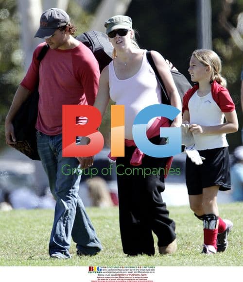 Pregnant Jennie Garth and Family at Soccer Game