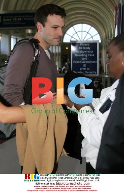Ben Affleck at LAX, 2006