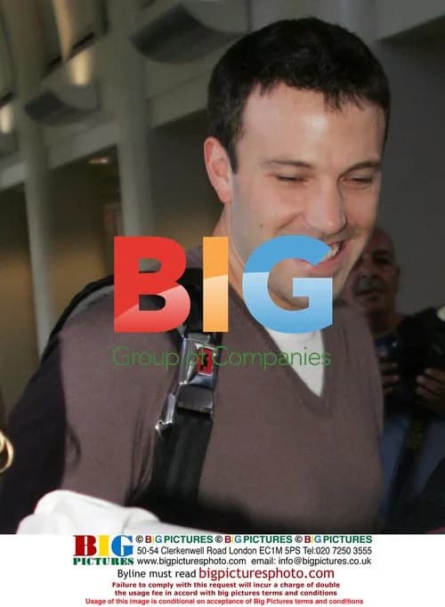 Ben Affleck Checks in at LAX