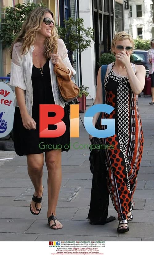 Kylie Minogue Enjoys Late Summer Sunshine