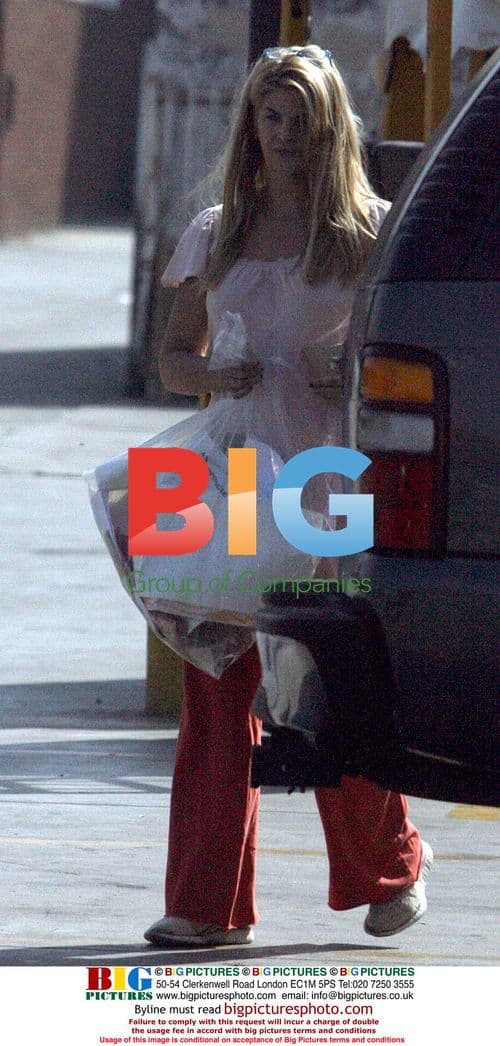 Kirsty Alley Leaves LA Carpet Store