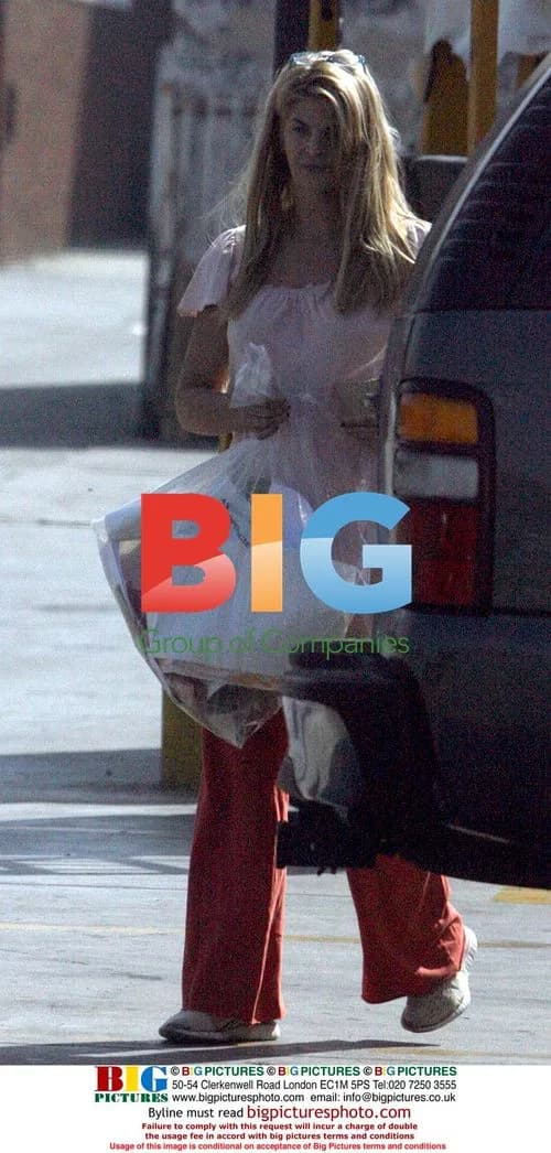 Kirsty Alley Leaves LA Carpet Store