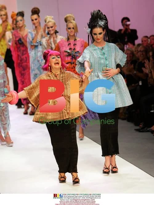 Erin O'Conner and Zandra Rhodes at Zandra Rhodes show