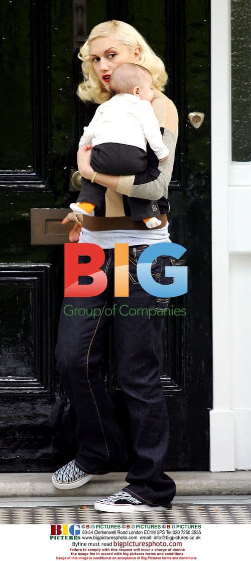 Gwen Stefani Leaves Home with Son