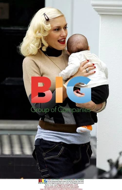 Gwen Stefani Leaves Home with Son