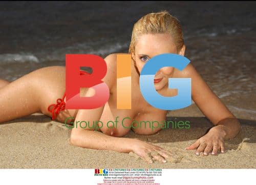 Bessie Bardot Relaxes at Tamarama Beach