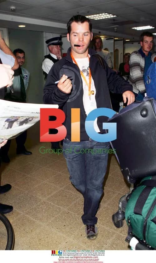 European golf team arrive at Heathrow after Ryder Cup win
