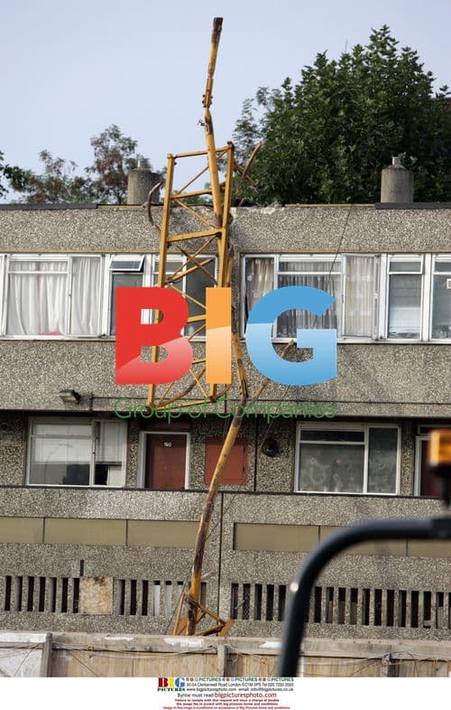 Crane collapse in Battersea, London kills 2