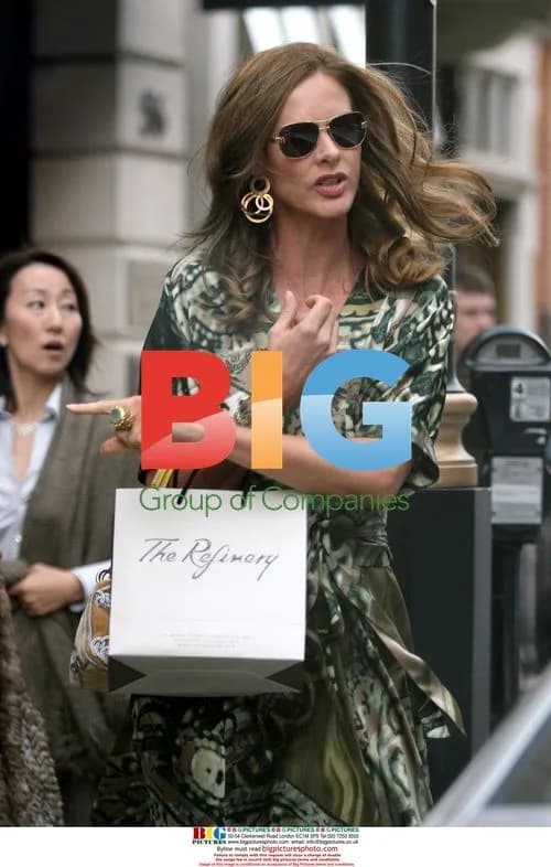 Trinny and Suzanna leave London salon