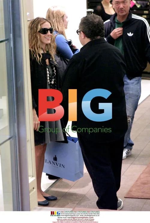 Sarah Jessica Parker goes shopping in Paris